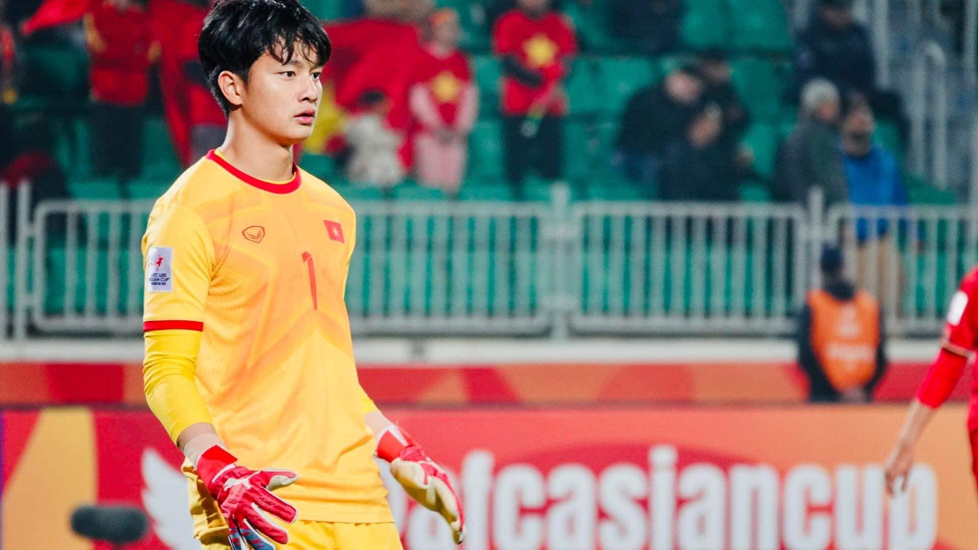 Đọ visual 2 thủ môn hotboy U23 Việt Nam Cao Văn Bình - Trần Trung Kiên: Bùi Tiến Dũng cũng phải khen nức nở