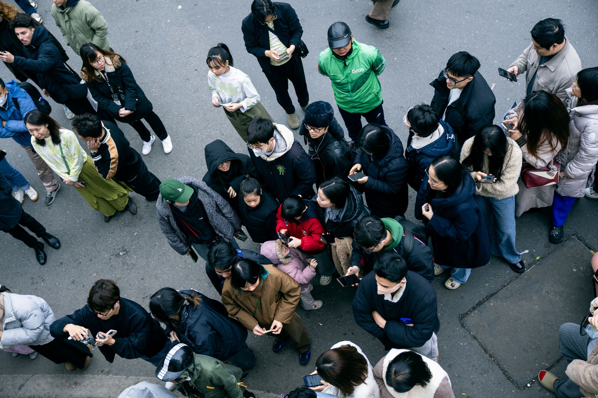 Hà Nội: Dân tình chầu chực xếp hàng mua ly matcha đắt nhất Nhật Bản bất chấp trời rét Hà Nội: Dân tình chầu chực xếp hàng mua ly matcha đắt nhất Nhật Bản bất chấp trời rét