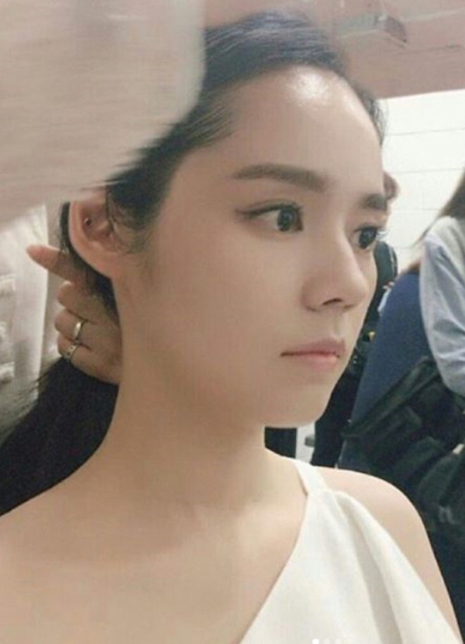 Nhan sắc của Han Ga In khiến 2 con cũng phải đứng hình tại chỗ