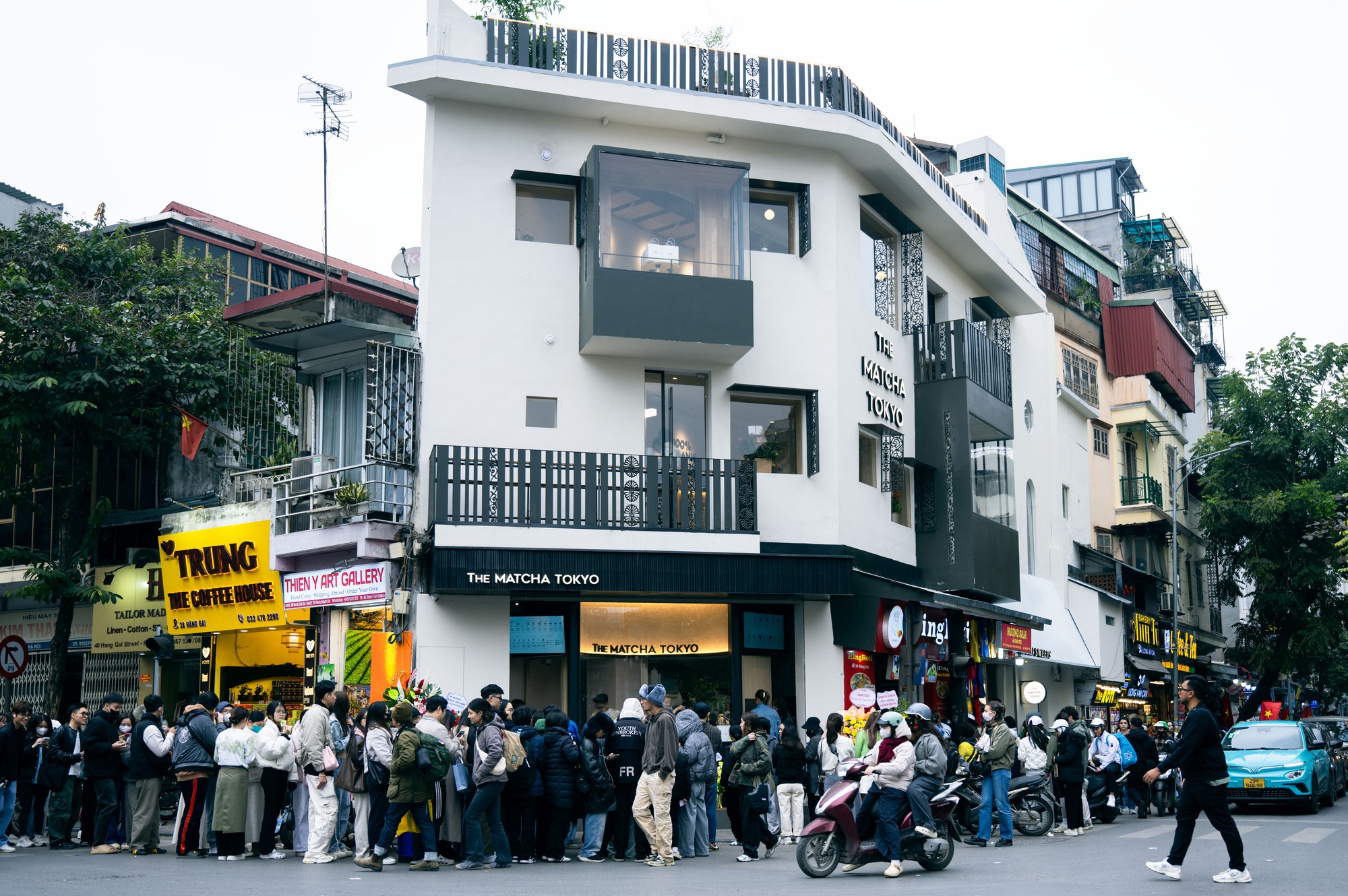Hà Nội: Dân tình chầu chực xếp hàng mua ly matcha đắt nhất Nhật Bản bất chấp trời rét Hà Nội: Dân tình chầu chực xếp hàng mua ly matcha đắt nhất Nhật Bản bất chấp trời rét