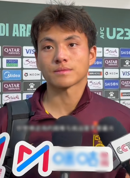 Li Hao - siêu thủ môn Trung Quốc khóc, lên tiếng xin lỗi lúc 4h sáng