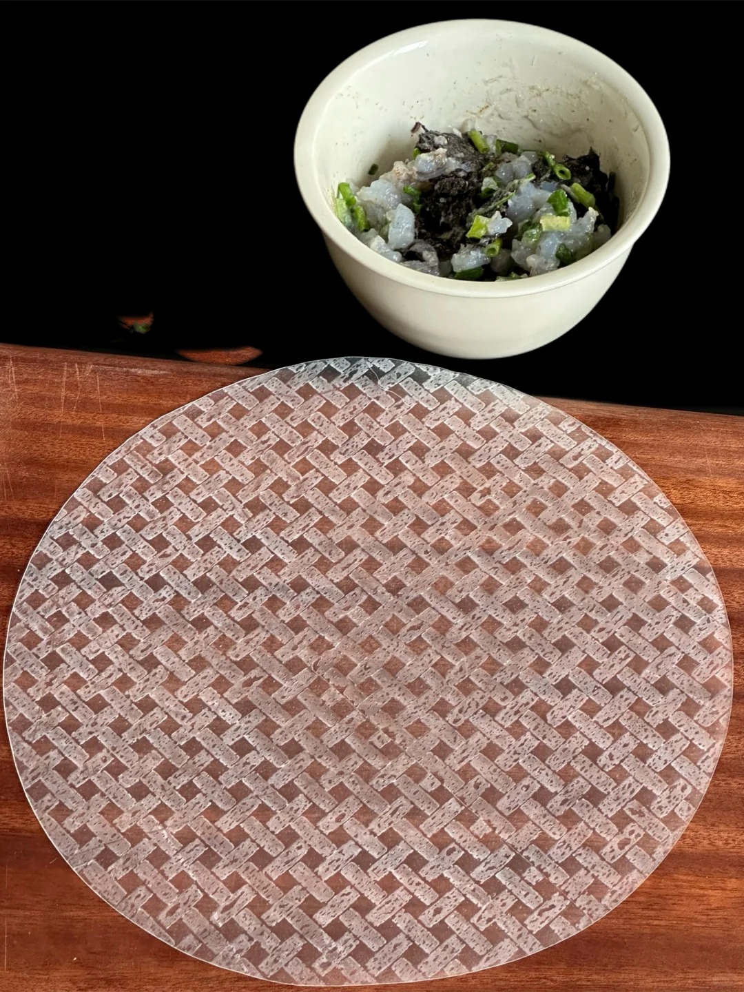 Đừng chỉ dùng cuốn nem, mang bánh tráng Việt làm theo cách này đảm bảo cả nhà tranh nhau gắp vì quá ngon Đừng chỉ dùng cuốn nem, mang bánh tráng Việt làm theo cách này đảm bảo cả nhà tranh nhau gắp vì quá ngon