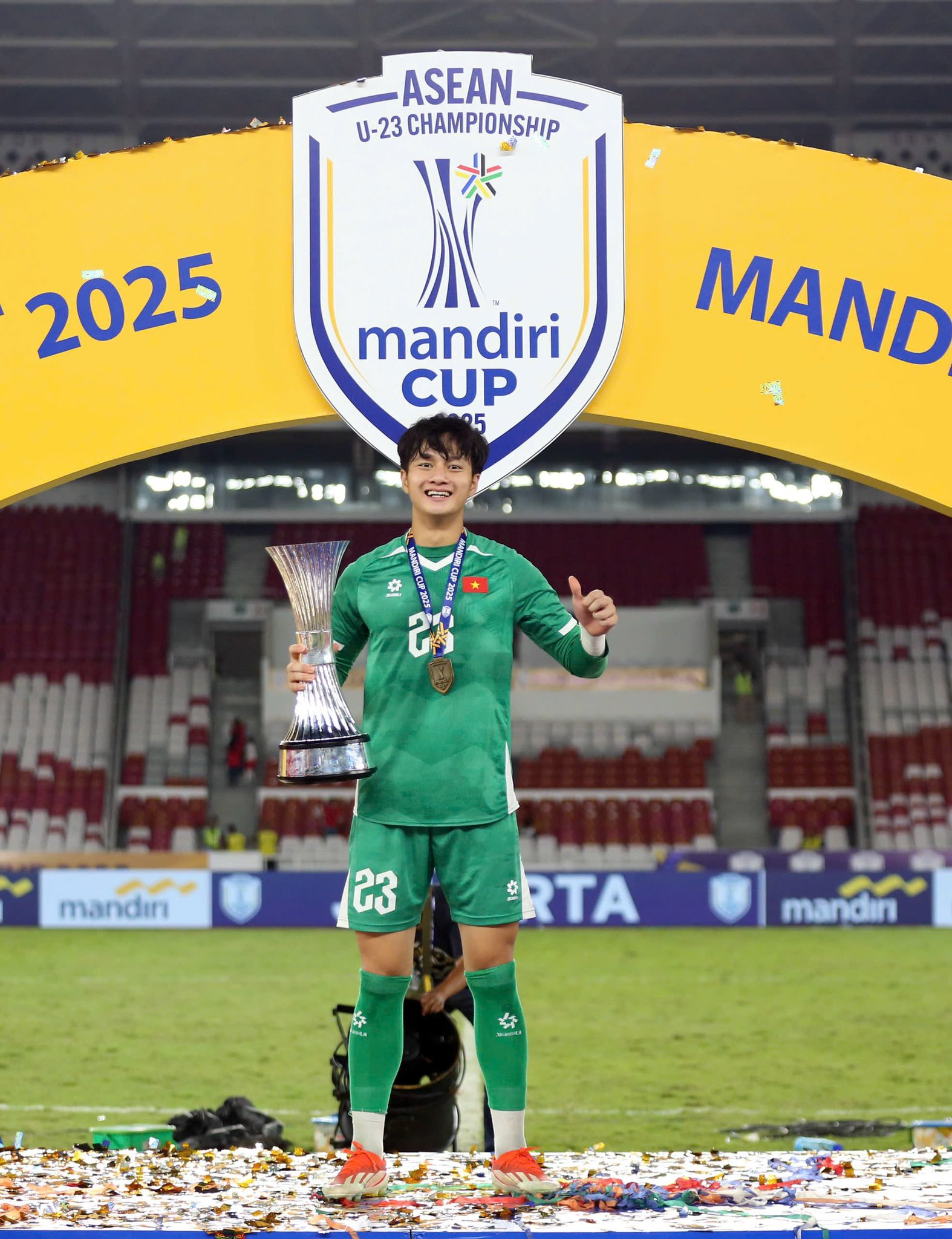 Thủ môn Cao Văn Bình: Từ "tiền đạo khét tiếng khắp làng trên xóm dưới" đến "người gác đền" U23 Việt Nam Thủ môn Cao Văn Bình: Từ "tiền đạo khét tiếng khắp làng trên xóm dưới" đến "người gác đền" U23 Việt Nam