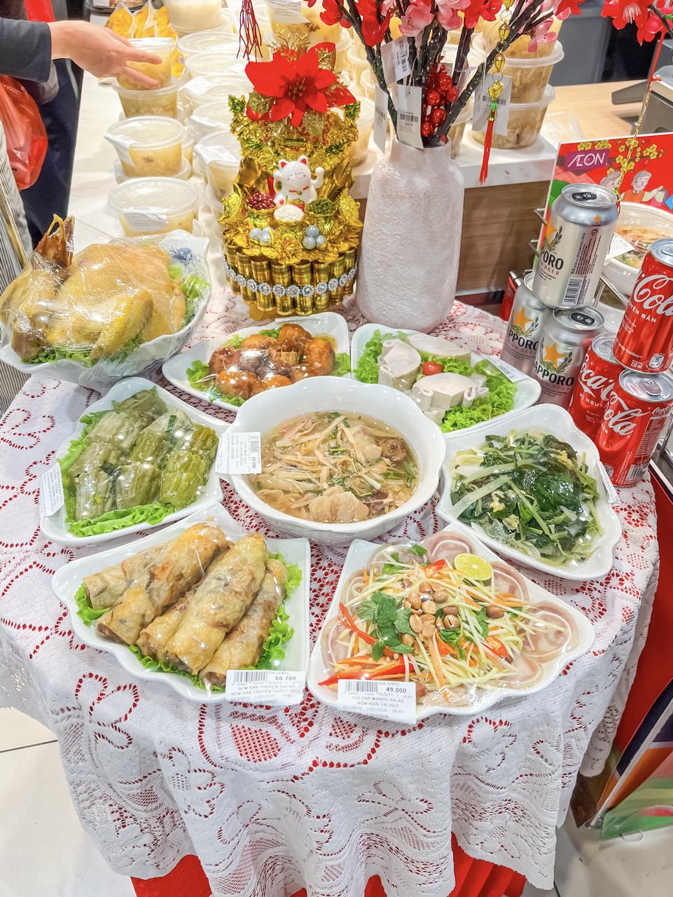 Quầy hàng trong siêu thị Aeon Mall được nhiều người quan tâm