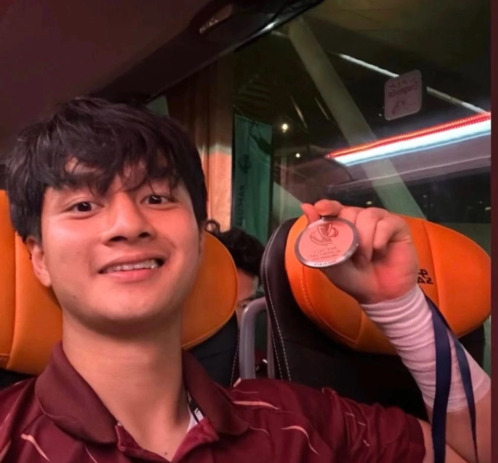 Gánh hoa quả của mẹ thủ môn Cao Văn Bình đắt khách, gia đình làm 10 mâm cỗ đón con về từ U23 châu Á Gánh hoa quả của mẹ thủ môn Cao Văn Bình đắt khách, gia đình làm 10 mâm cỗ đón con về từ U23 châu Á