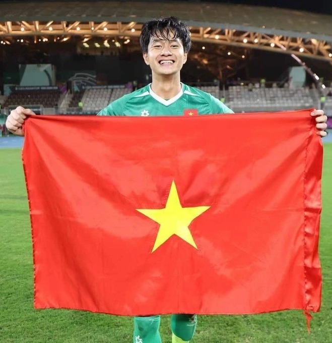 Gánh hoa quả của mẹ thủ môn Cao Văn Bình đắt khách, gia đình làm 10 mâm cỗ đón con về từ U23 châu Á Gánh hoa quả của mẹ thủ môn Cao Văn Bình đắt khách, gia đình làm 10 mâm cỗ đón con về từ U23 châu Á