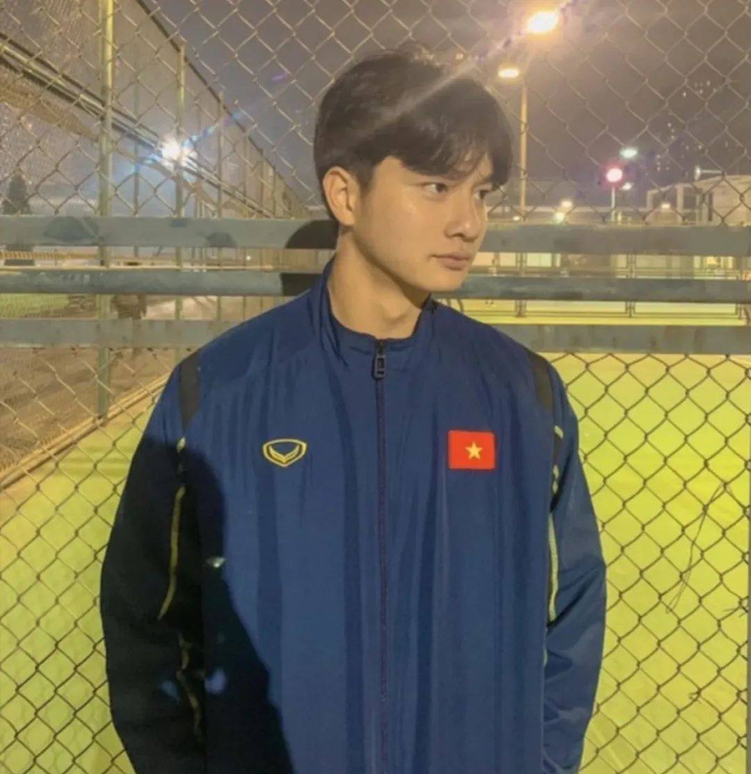 Đọ visual 2 thủ môn hotboy U23 Việt Nam Cao Văn Bình - Trần Trung Kiên: Bùi Tiến Dũng cũng phải khen nức nở