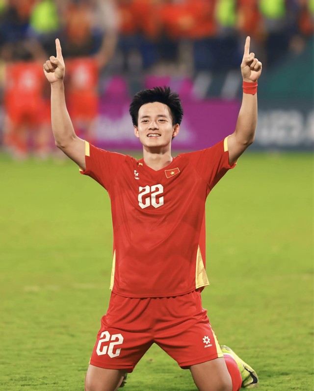 Phỏng vấn nóng "người hùng" U23 Việt Nam Nguyễn Thanh Nhàn: Mang sứ mệnh "người được chọn", phải test doping sau trận thắng Hàn Quốc