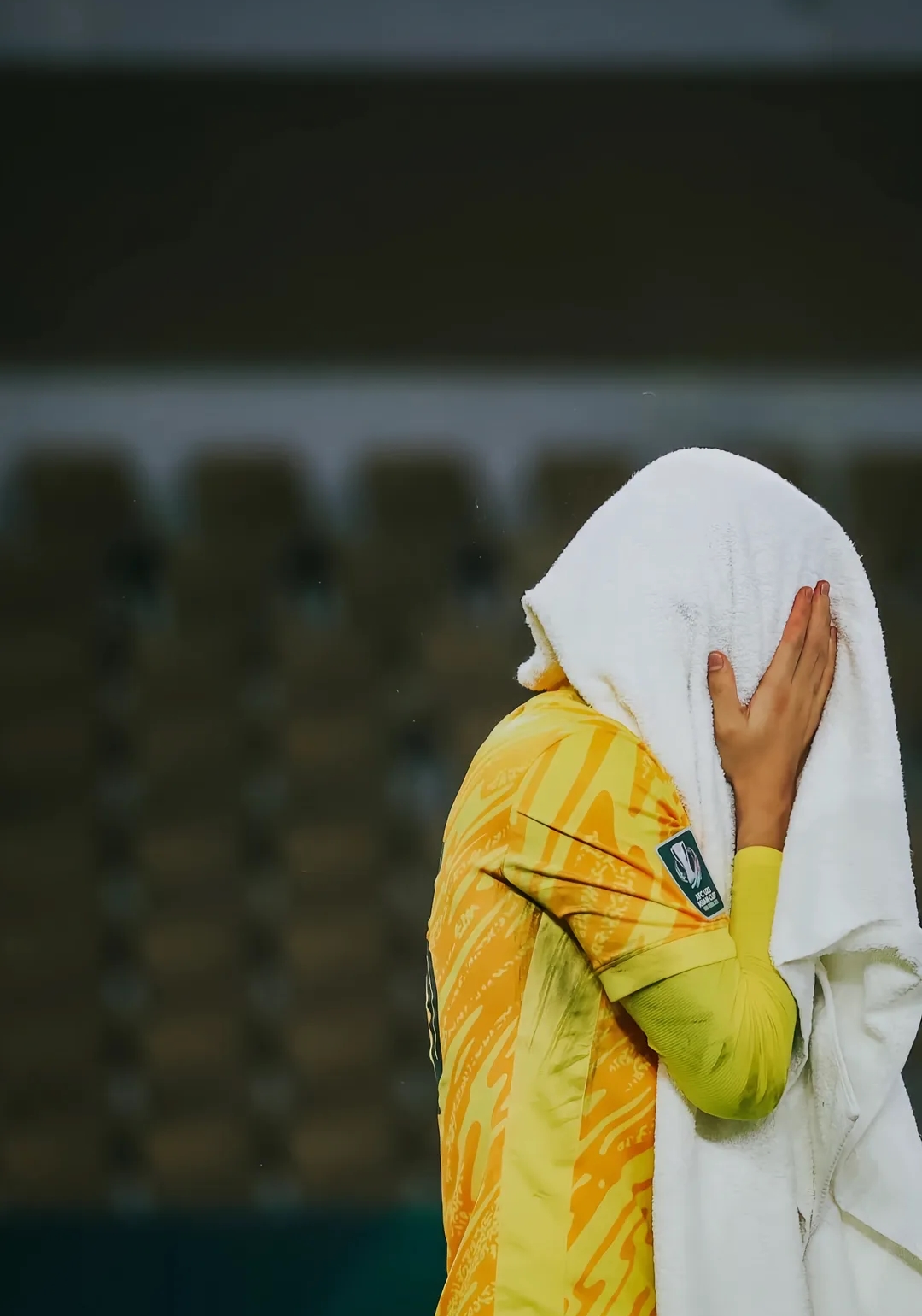 Li Hao - siêu thủ môn Trung Quốc khóc, lên tiếng xin lỗi lúc 4h sáng