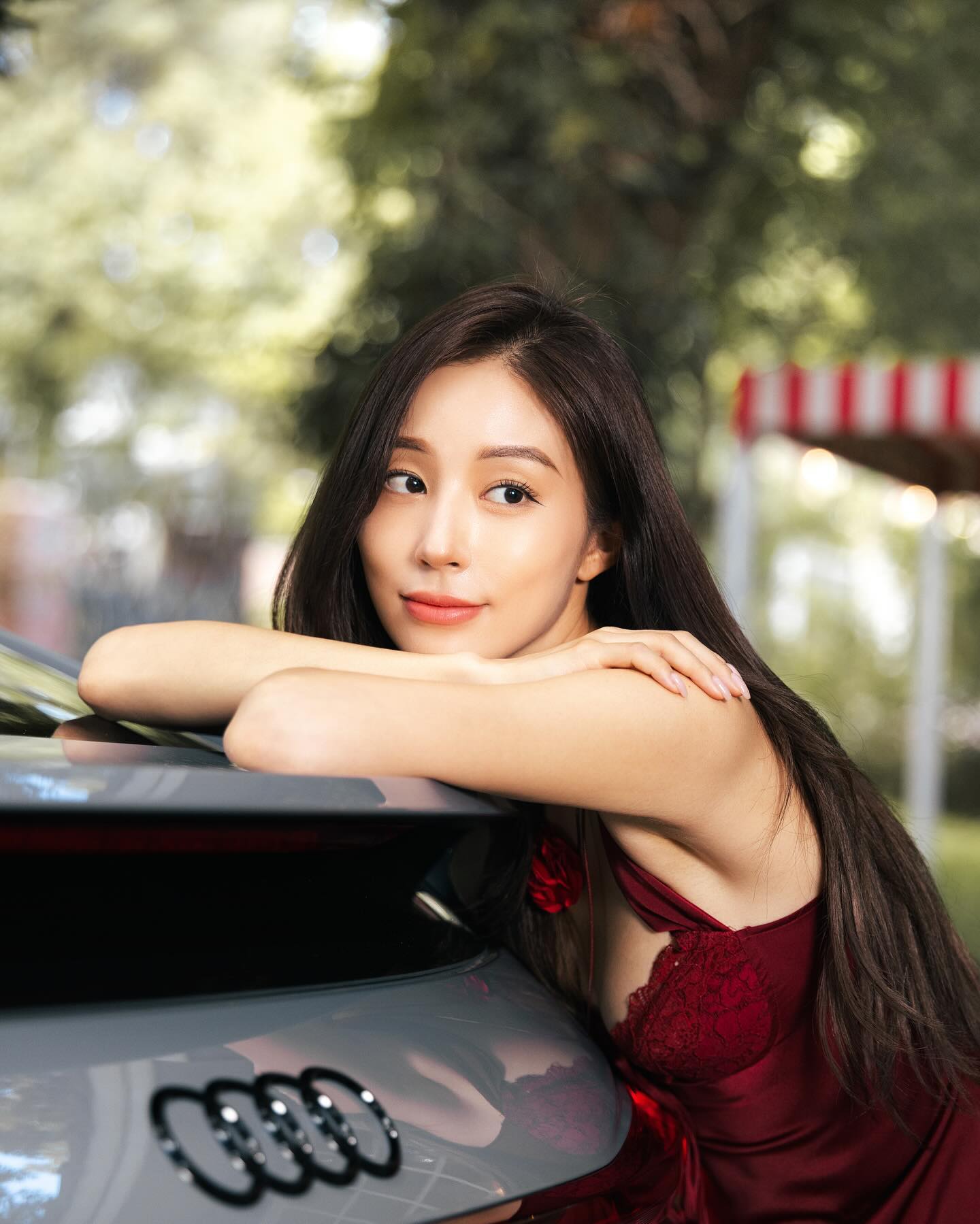 Hot girl đường phố mặc đơn giản vẫn hút hơn 16 triệu người xem là ai?