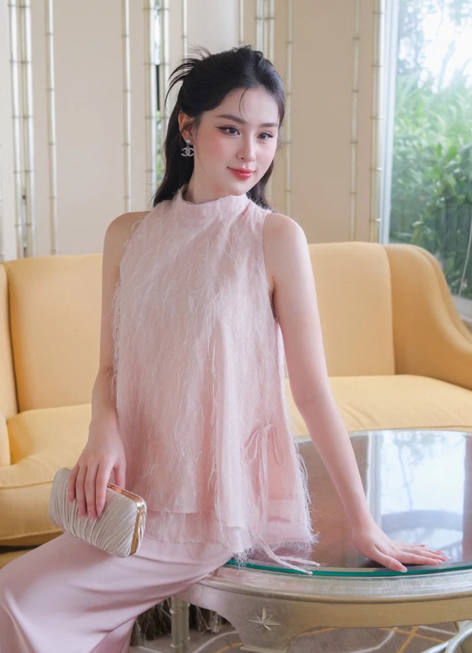 Cả showbiz chỉ có 1 mỹ nhân “thân nữ nhi, khí chất quân tử”: Gây sốt khi lăng xê local brand Việt trước thế giới