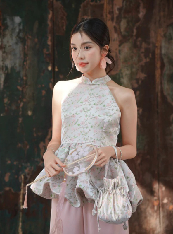 Cả showbiz chỉ có 1 mỹ nhân “thân nữ nhi, khí chất quân tử”: Gây sốt khi lăng xê local brand Việt trước thế giới