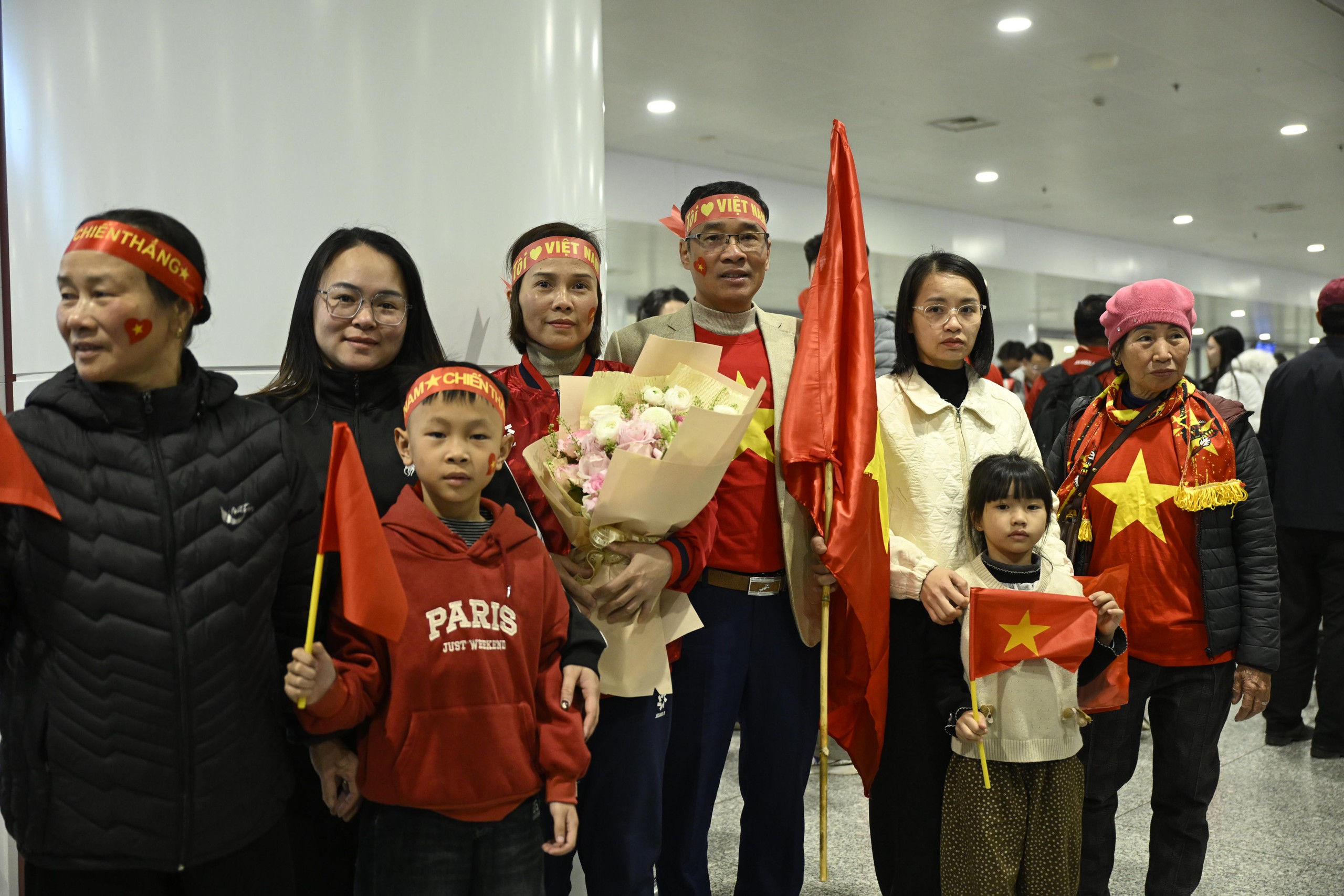 U23 Việt Nam mang HCĐ châu Á về nước: "Biển người" chào đón những "người hùng" thi đấu kiên cường