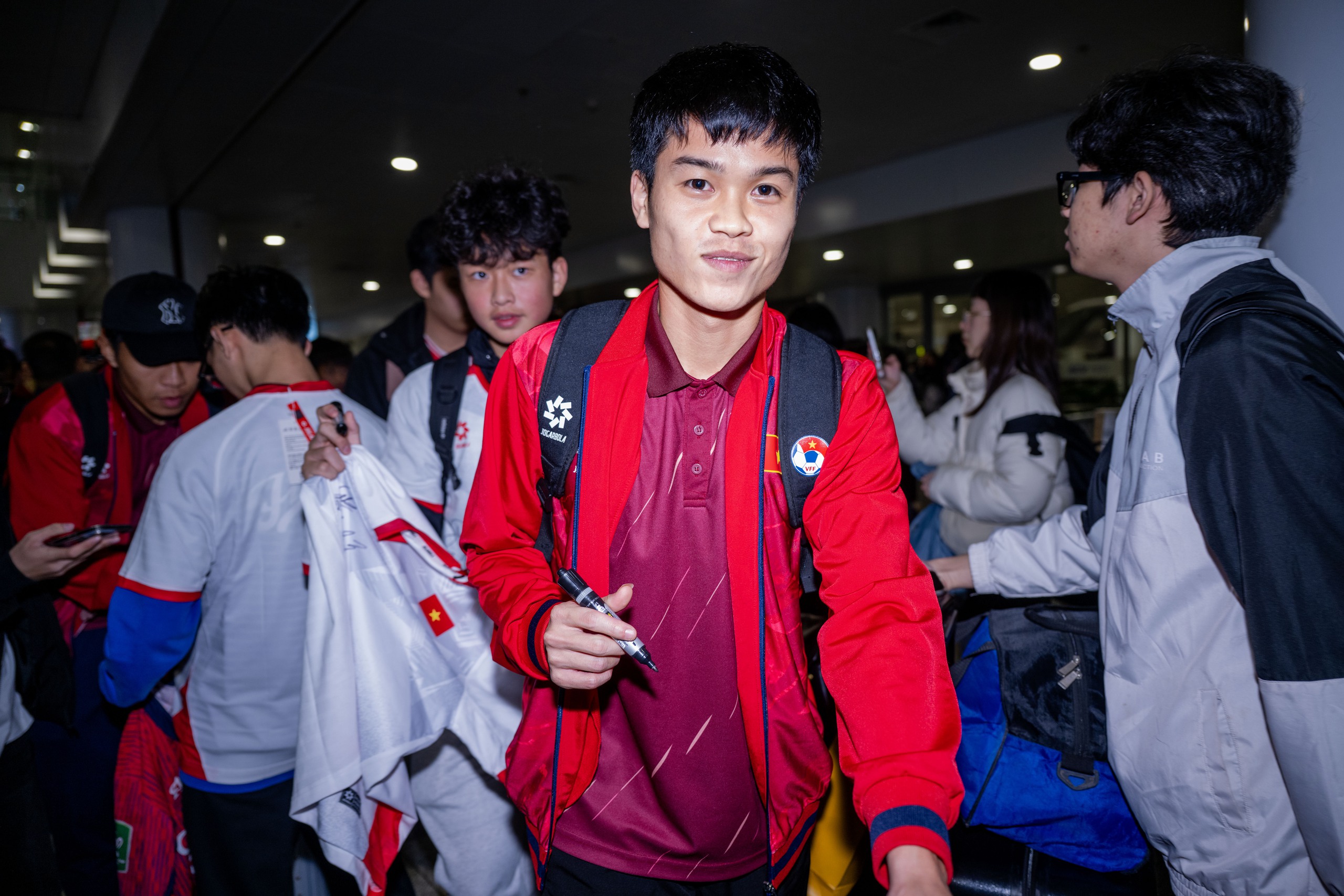 U23 Việt Nam mang HCĐ châu Á về nước: "Biển người" chào đón những "người hùng" thi đấu kiên cường