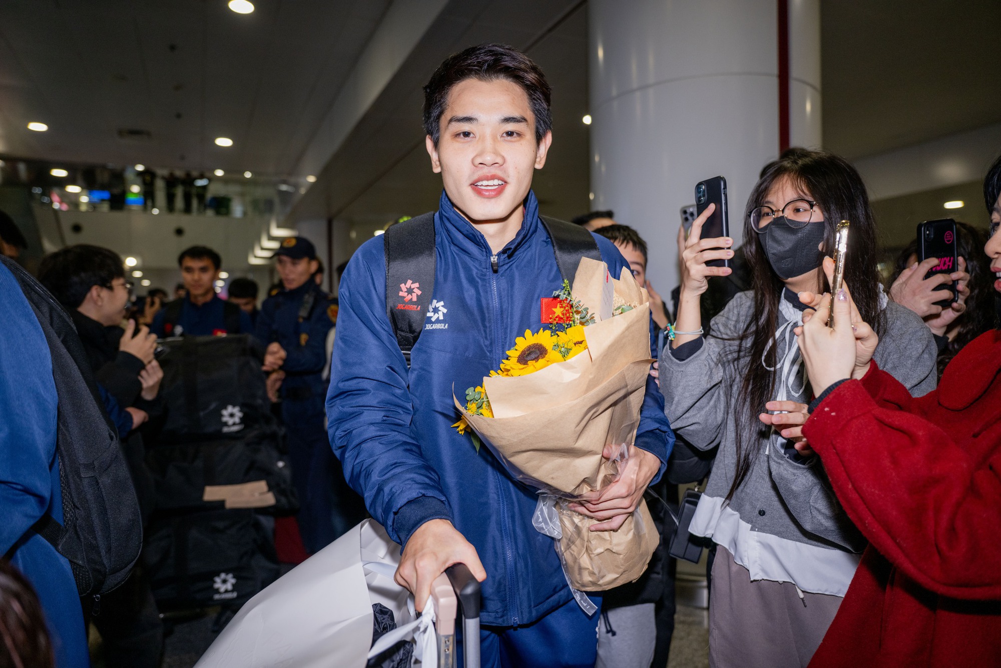 Mang 100 chiếc cam trạm tỷ đến đây để visual này cân tất: Đình Bắc vội chạy ra xe về quê thôi cũng giật spotlight