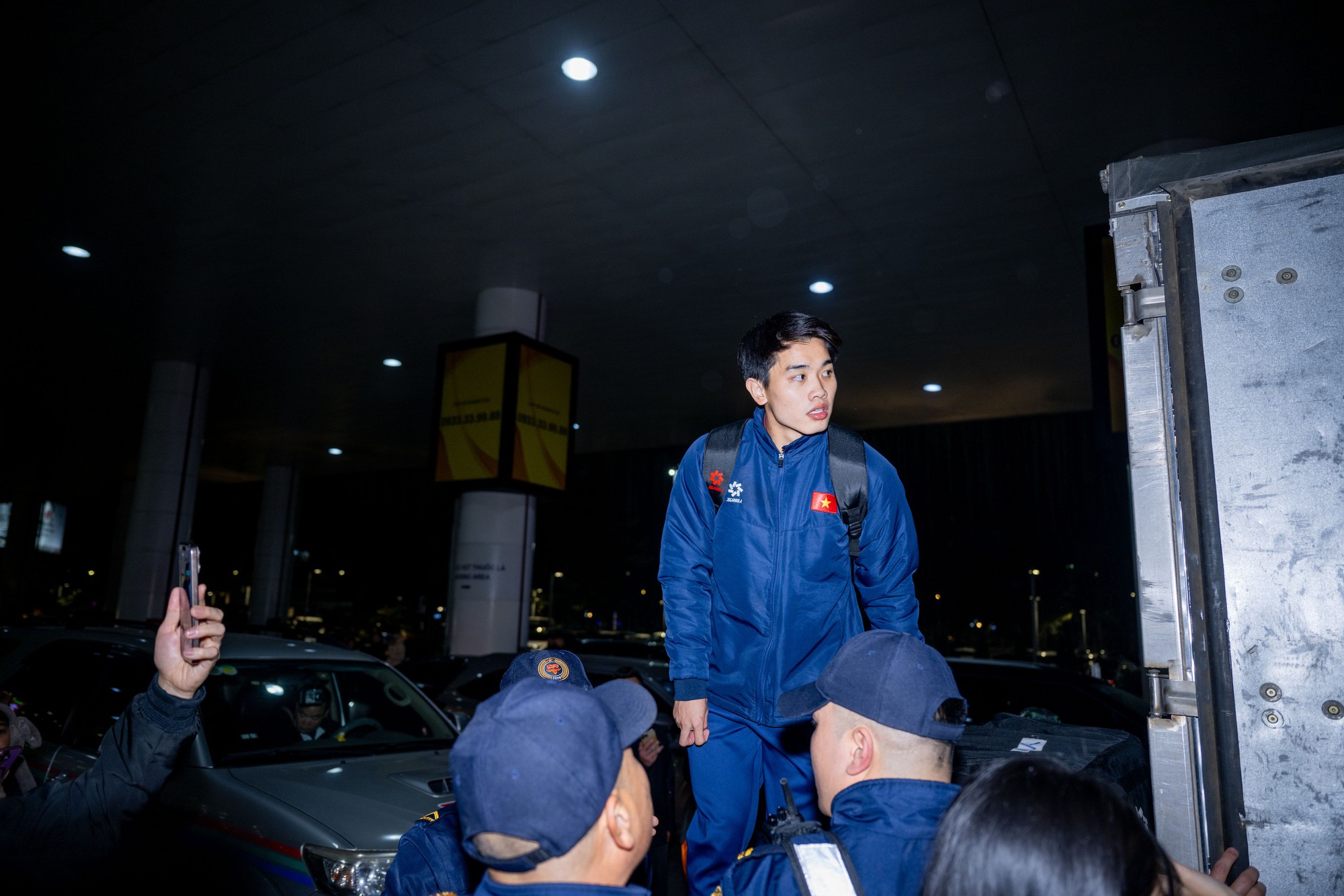 Mang 100 chiếc cam trạm tỷ đến đây để visual này cân tất: Đình Bắc vội chạy ra xe về quê thôi cũng giật spotlight