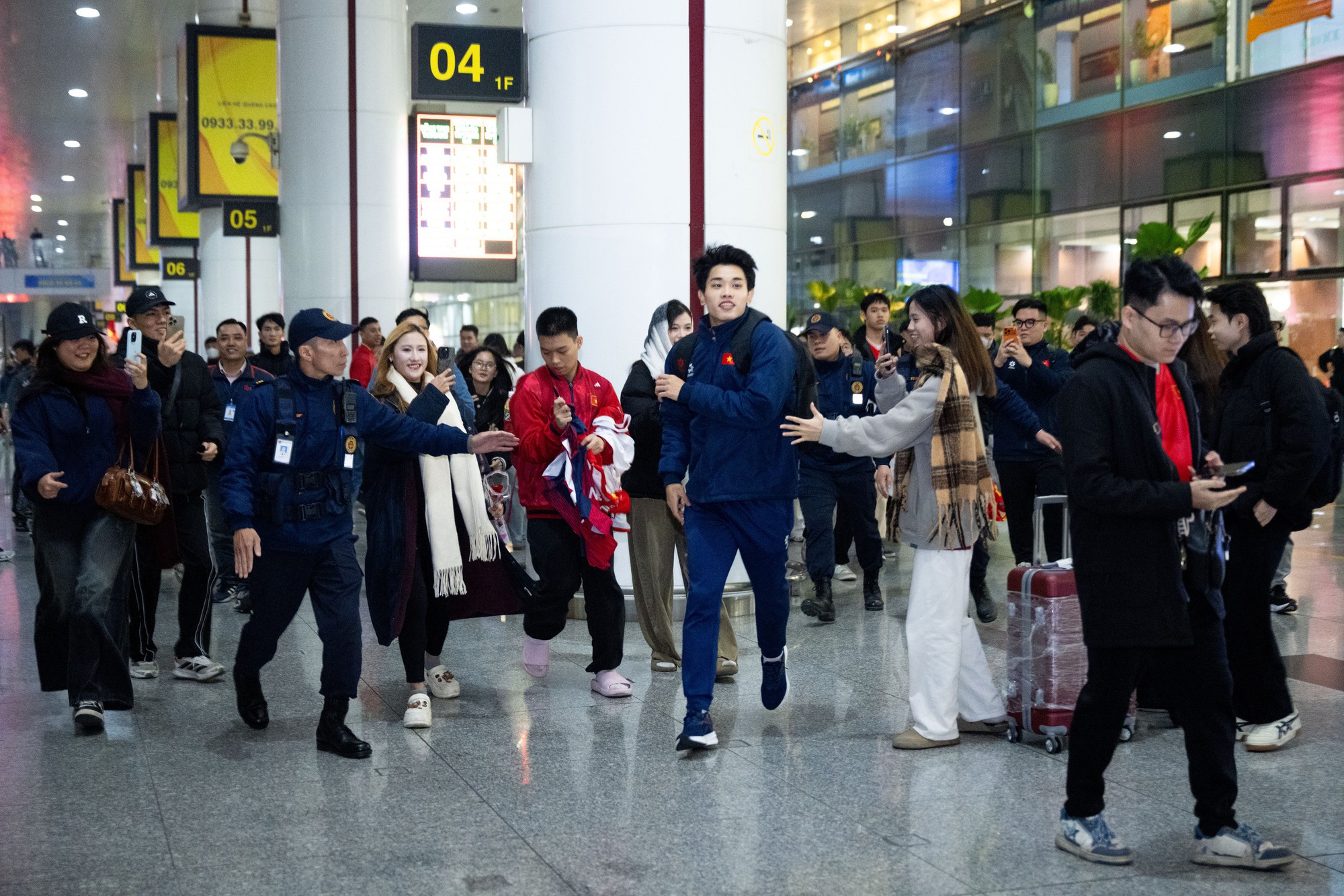 Mang 100 chiếc cam trạm tỷ đến đây để visual này cân tất: Đình Bắc vội chạy ra xe về quê thôi cũng giật spotlight