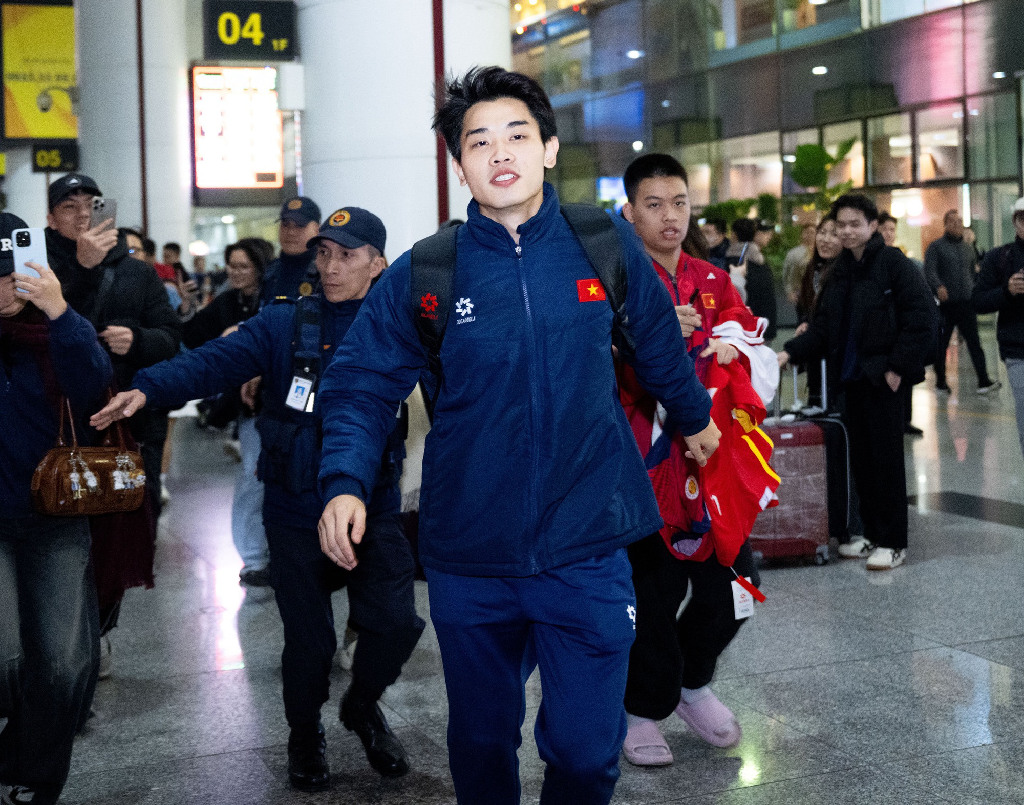 Mang 100 chiếc cam trạm tỷ đến đây để visual này cân tất: Đình Bắc vội chạy ra xe về quê thôi cũng giật spotlight