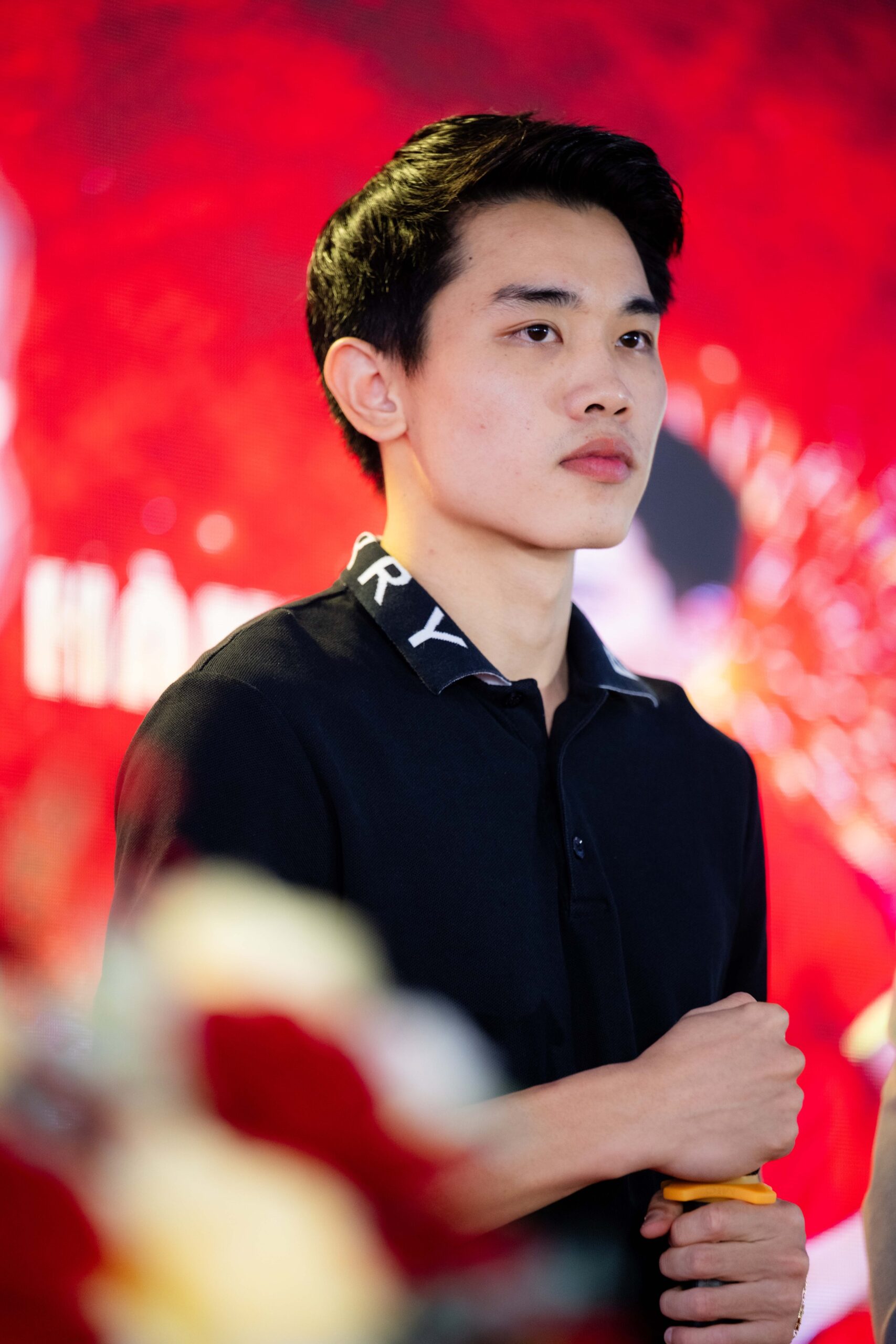 Ngay lúc này: 180 mâm là chưa đủ, tiệc mừng Đình Bắc đông kín người từ đầu làng tới cuối xóm