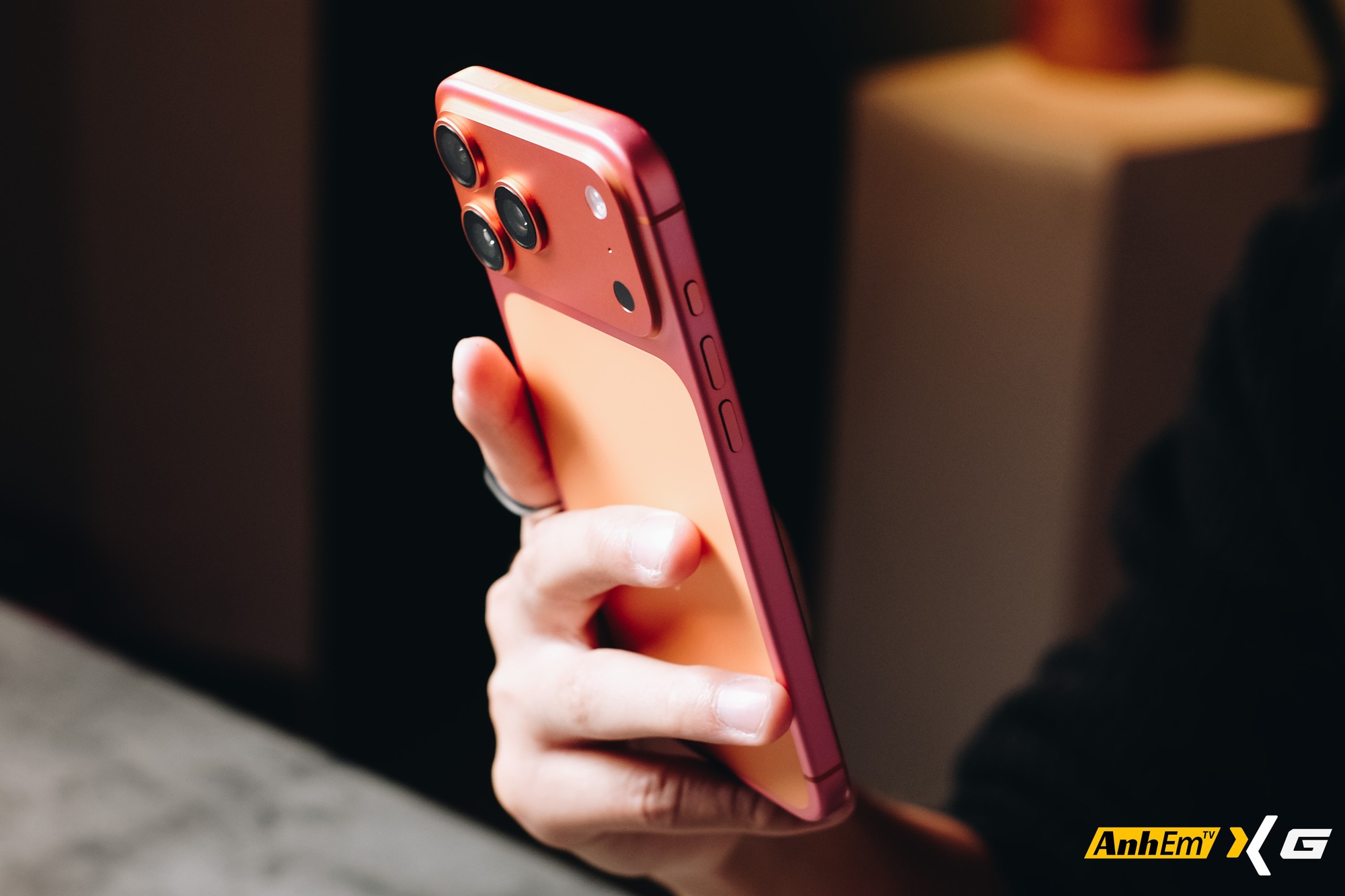 Tưởng chỉ là "đồn trên mạng", iPhone 17 Pro Max "đổi màu" từ Cam sang Hồng nay đã xuất hiện tại Việt Nam