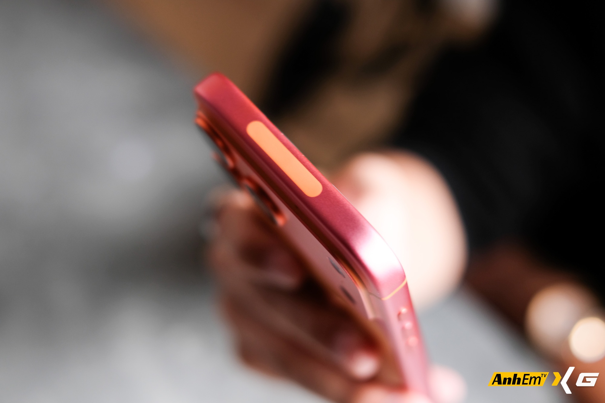 Tưởng chỉ là "đồn trên mạng", iPhone 17 Pro Max "đổi màu" từ Cam sang Hồng nay đã xuất hiện tại Việt Nam