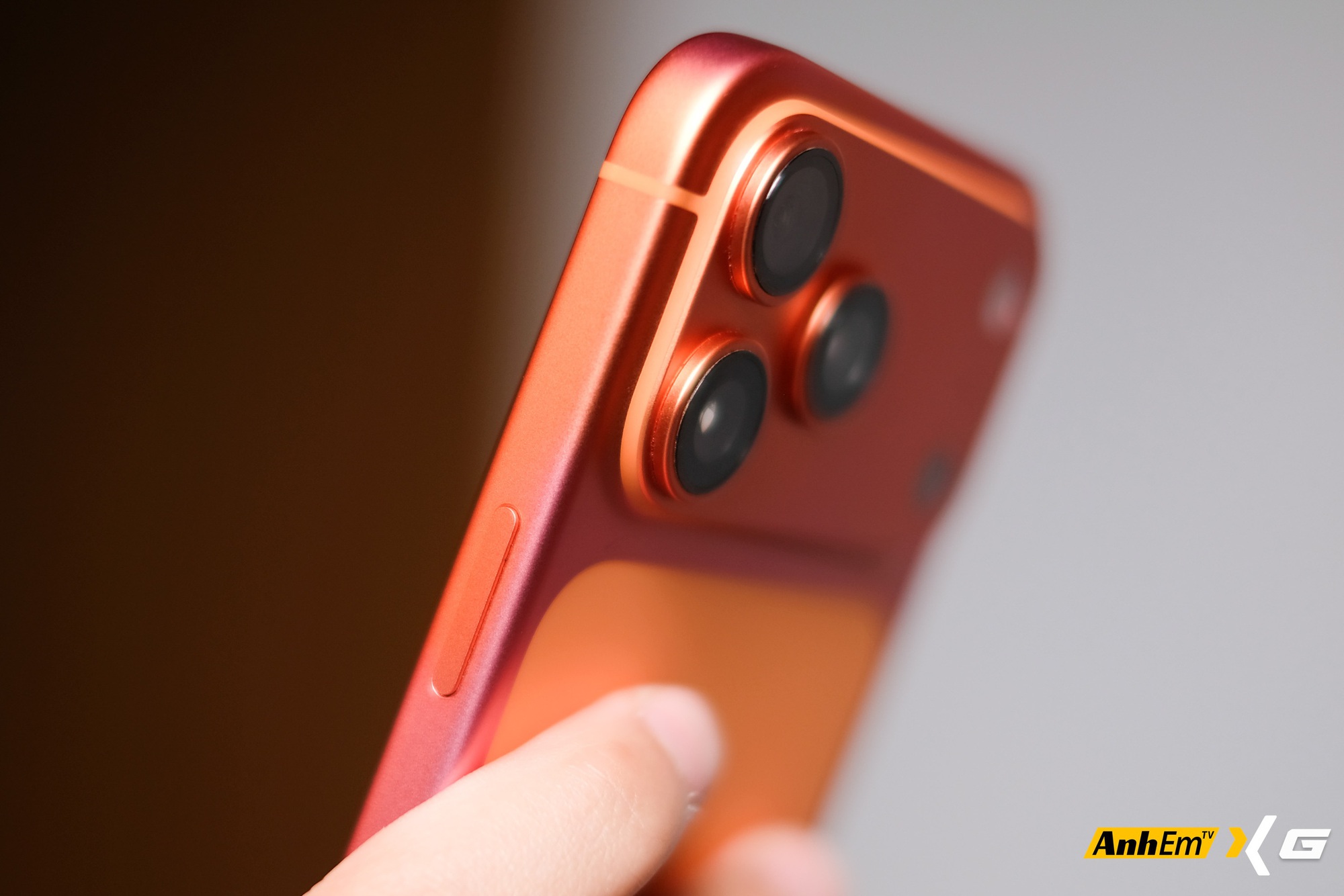 Tưởng chỉ là "đồn trên mạng", iPhone 17 Pro Max "đổi màu" từ Cam sang Hồng nay đã xuất hiện tại Việt Nam