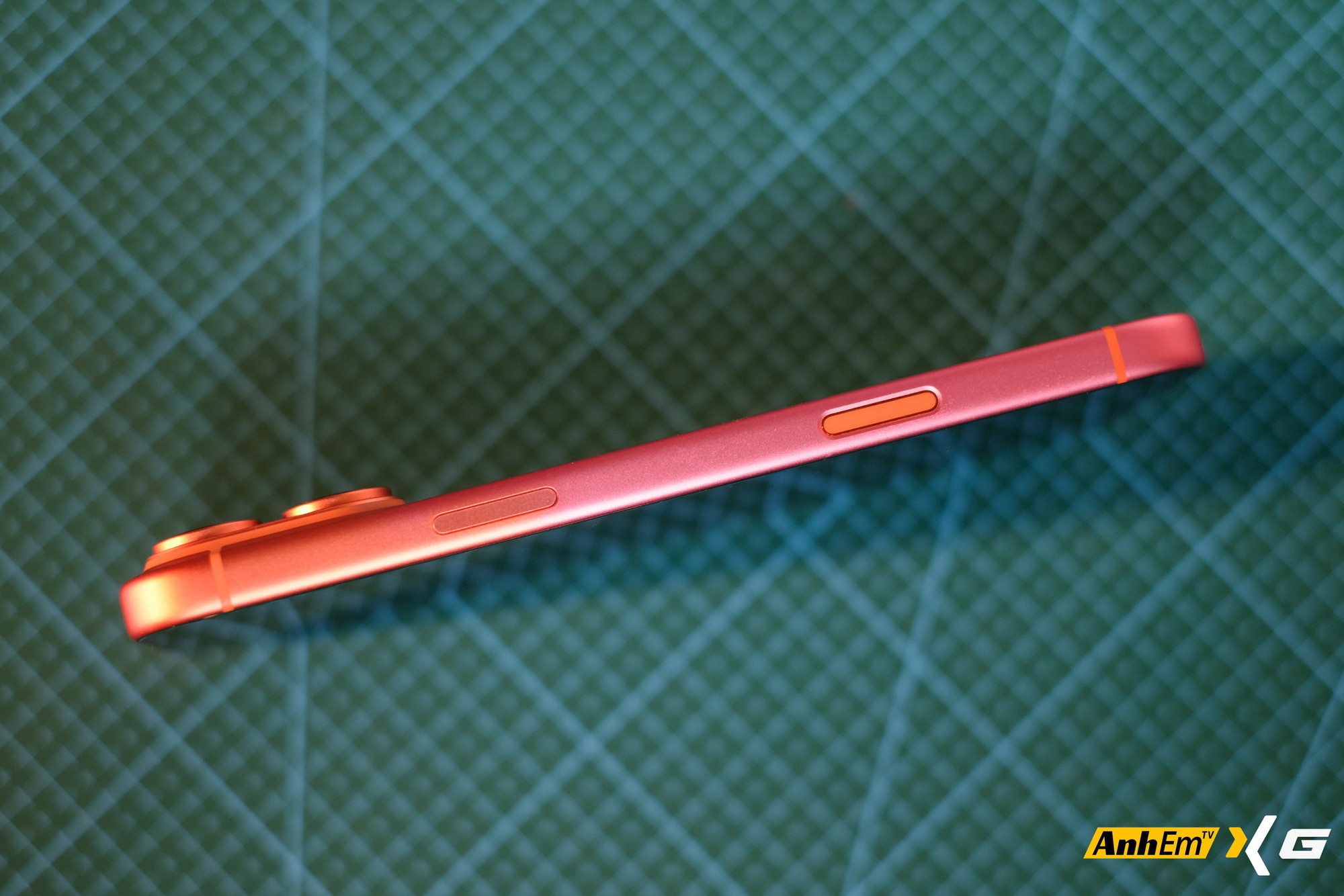 Tưởng chỉ là "đồn trên mạng", iPhone 17 Pro Max "đổi màu" từ Cam sang Hồng nay đã xuất hiện tại Việt Nam