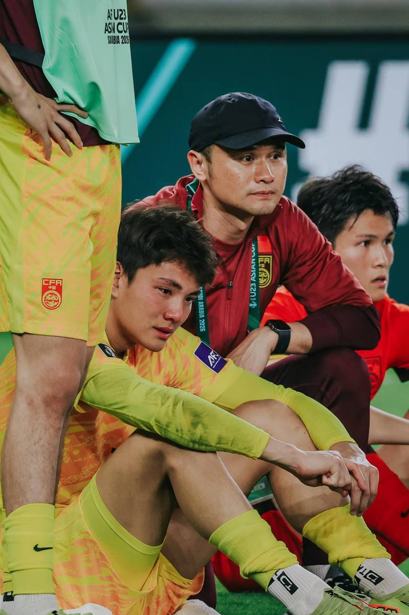 Li Hao - siêu thủ môn Trung Quốc khóc, lên tiếng xin lỗi lúc 4h sáng