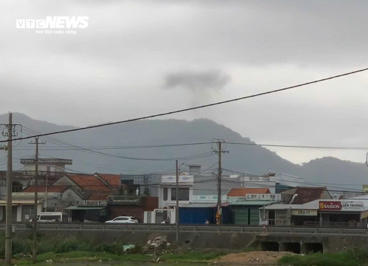 Rơi máy bay quân sự ở Đắk Lắk, phi công kịp thời nhảy dù thoát nạn