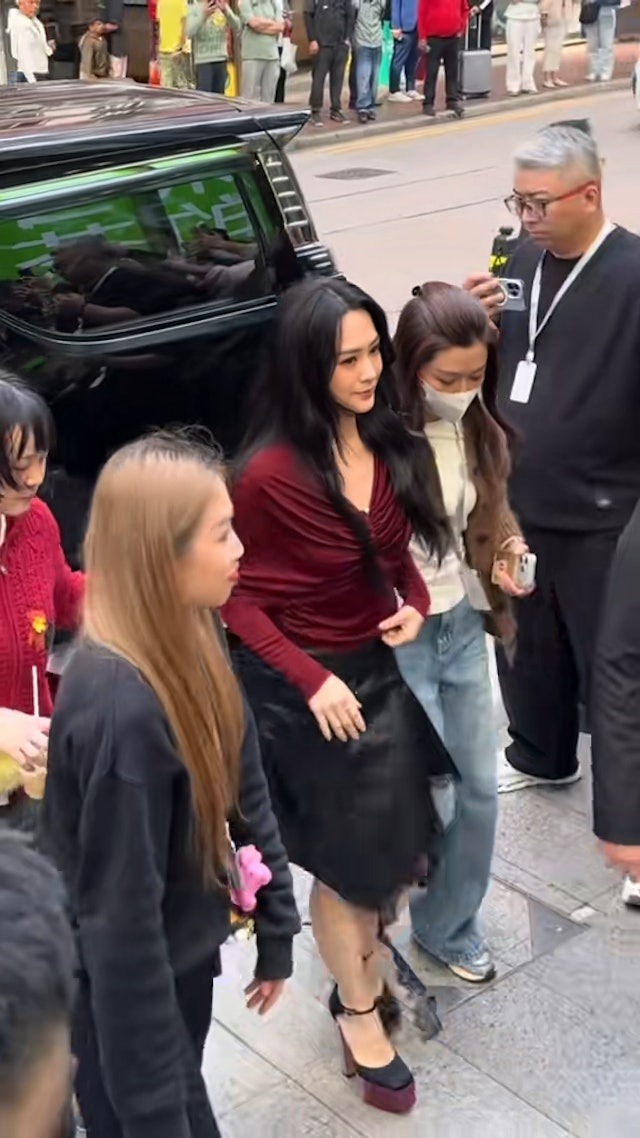 Đây thực sự là Chung Hân Đồng hậu phát tướng gây sốc, đột ngột tăng đến 75 kg