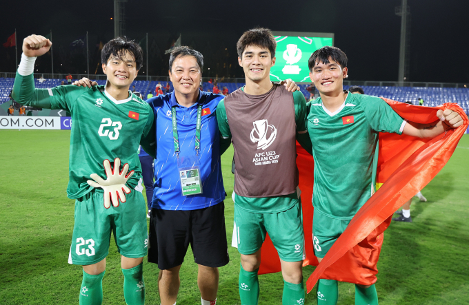 Lộ bí mật: Hotboy Cao Văn Bình được "nhắc bài" để cản phá xuất thần trước U23 Hàn Quốc ở U23 châu Á