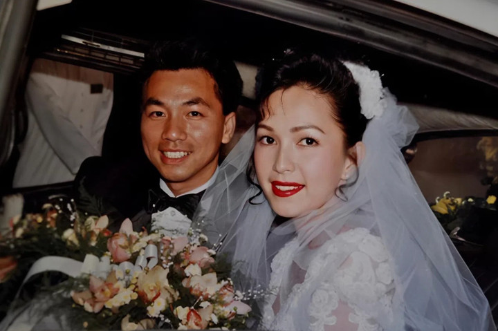 Hôn nhân viên mãn hơn 3 thập kỷ của Nữ hoàng ảnh lịch Diễm My