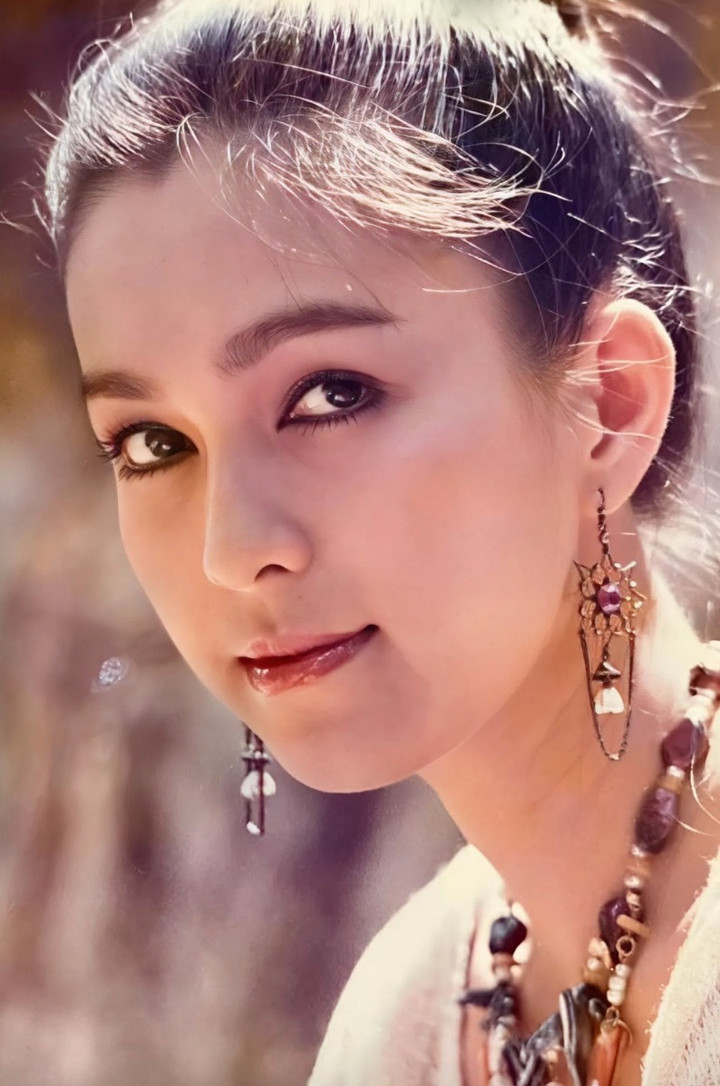 Hôn nhân viên mãn hơn 3 thập kỷ của Nữ hoàng ảnh lịch Diễm My