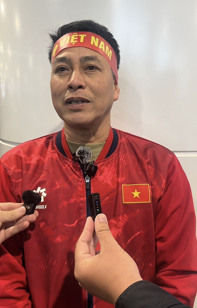 Bố Minh Phúc động viên bố Hiểu Minh đang xót con chấn thương: Nỗi lòng người cha có con khoác áo U23 Việt Nam