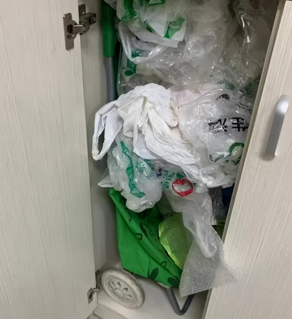 Nhìn thấy 8 món này trong bếp mà rùng mình: Trông vô hại nhưng chúng lại âm thầm bào mòn sức khỏe cả nhà Nhìn thấy 8 món này trong bếp mà rùng mình: Trông vô hại nhưng chúng lại âm thầm bào mòn sức khỏe cả nhà