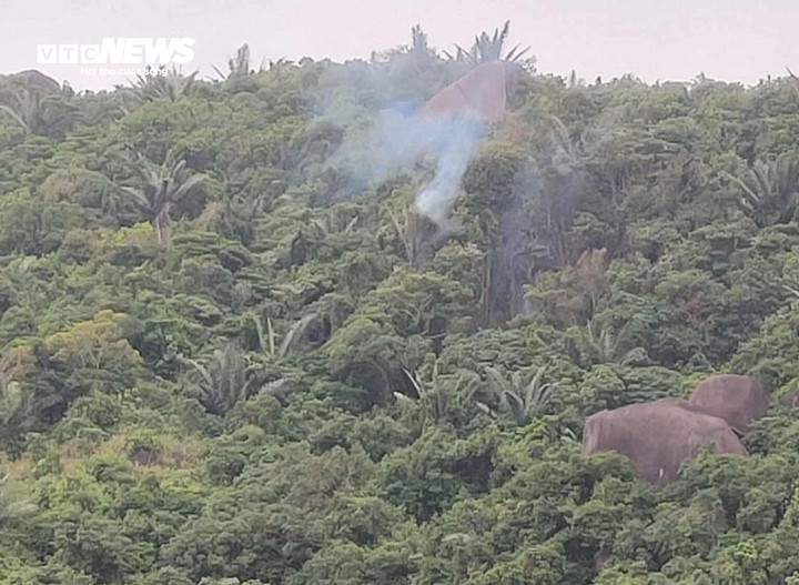 Rơi máy bay quân sự ở Đắk Lắk, phi công kịp thời nhảy dù thoát nạn