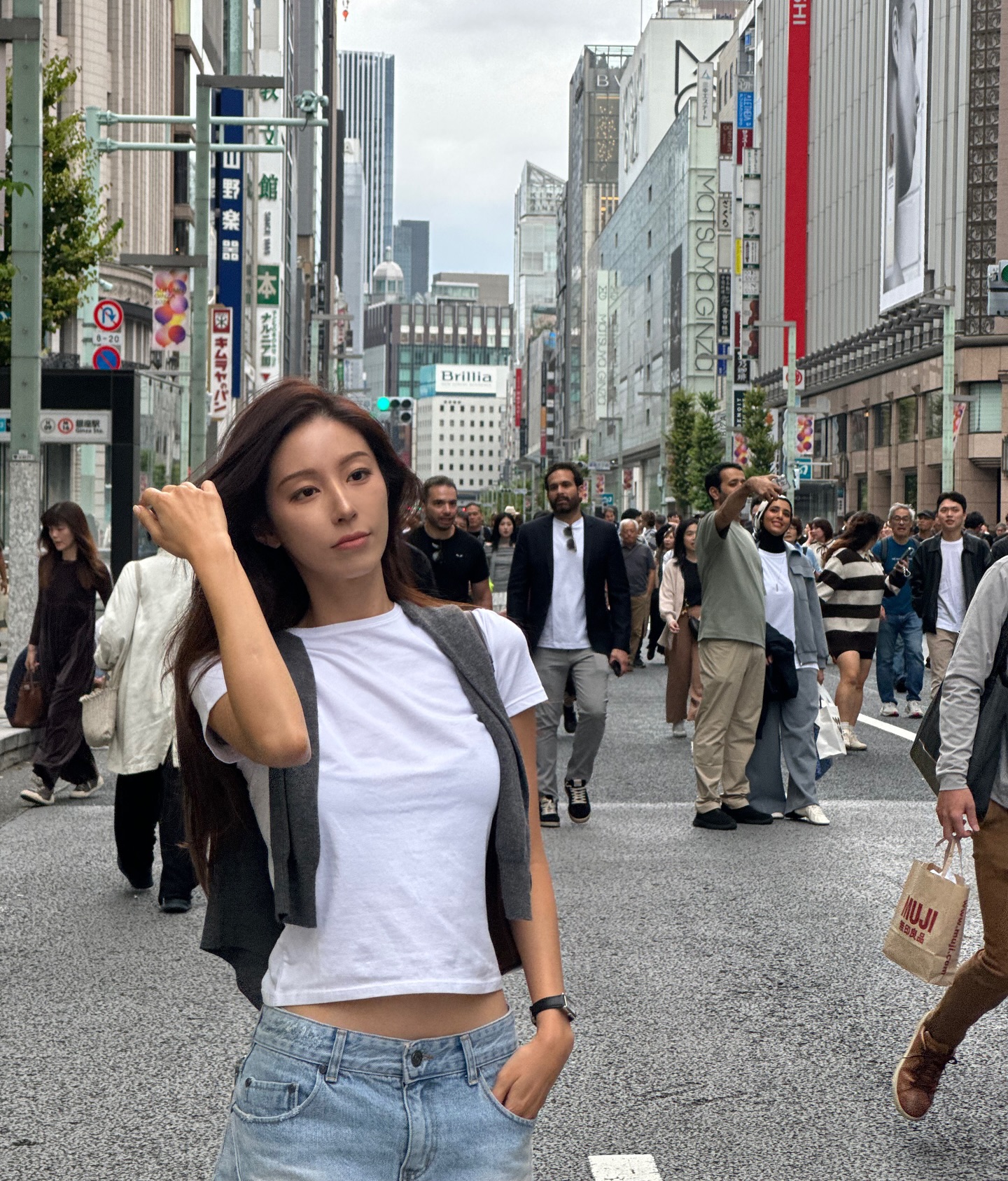 Hot girl đường phố mặc đơn giản vẫn hút hơn 16 triệu người xem là ai?