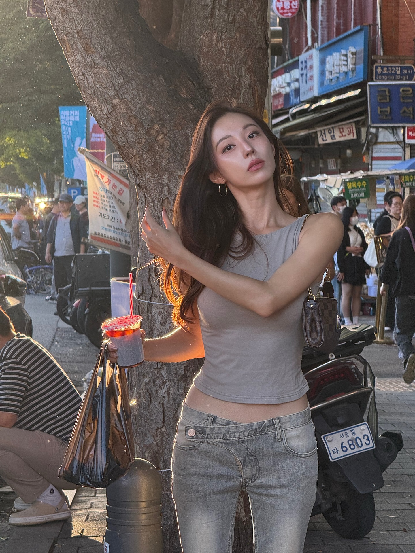 Hot girl đường phố mặc đơn giản vẫn hút hơn 16 triệu người xem là ai?