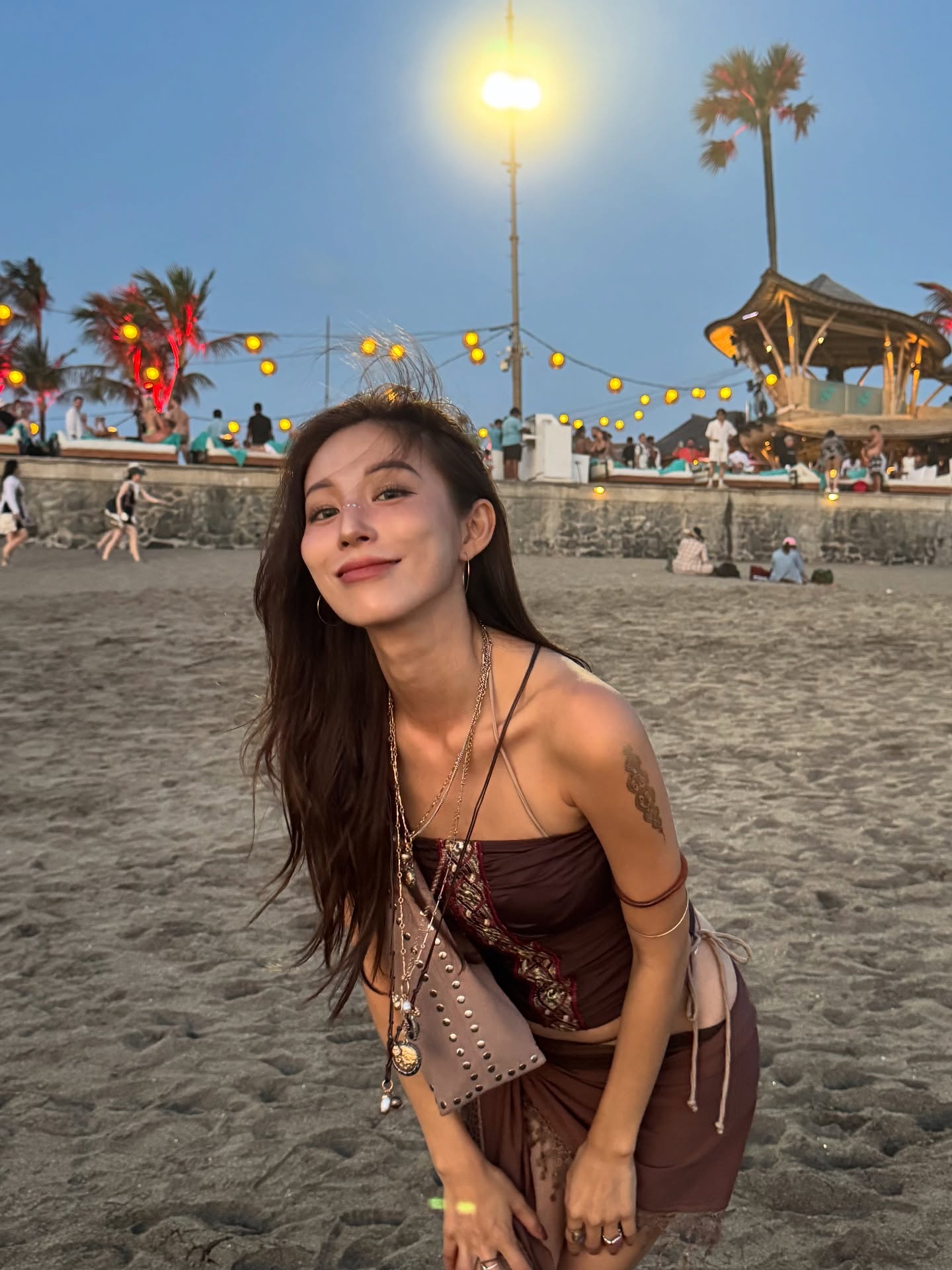 Hot girl đường phố mặc đơn giản vẫn hút hơn 16 triệu người xem là ai?